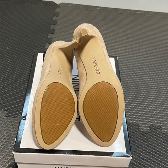 NWT Nine West Classic Tan and Black Pointed-Toe Heels SIZE 7.5M
